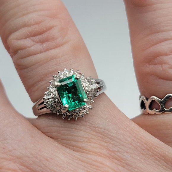 Platinum Emerald and 1.49 ctw VS1 Diamond Ring - Picture 1 of 11